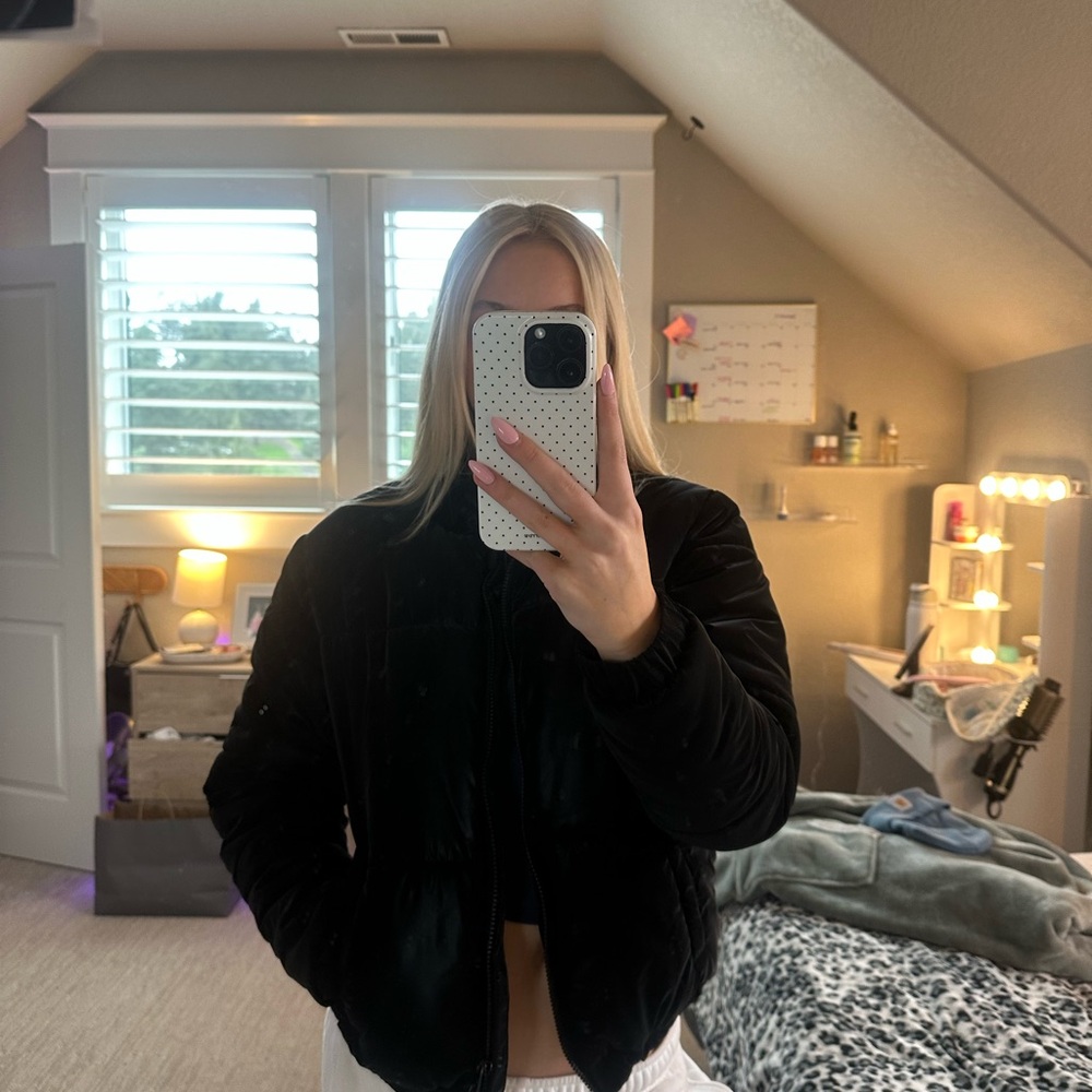 Elegant Black Women's Puffer Jacket